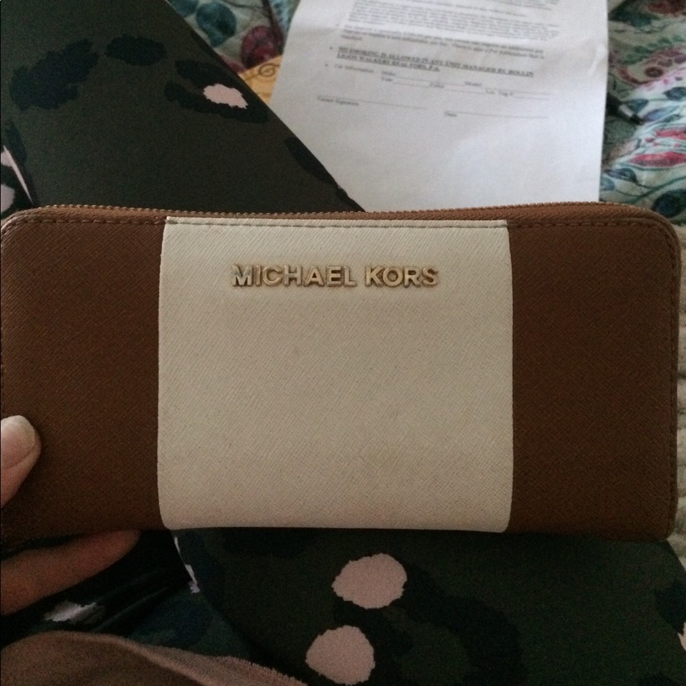 Michael kors wallet
